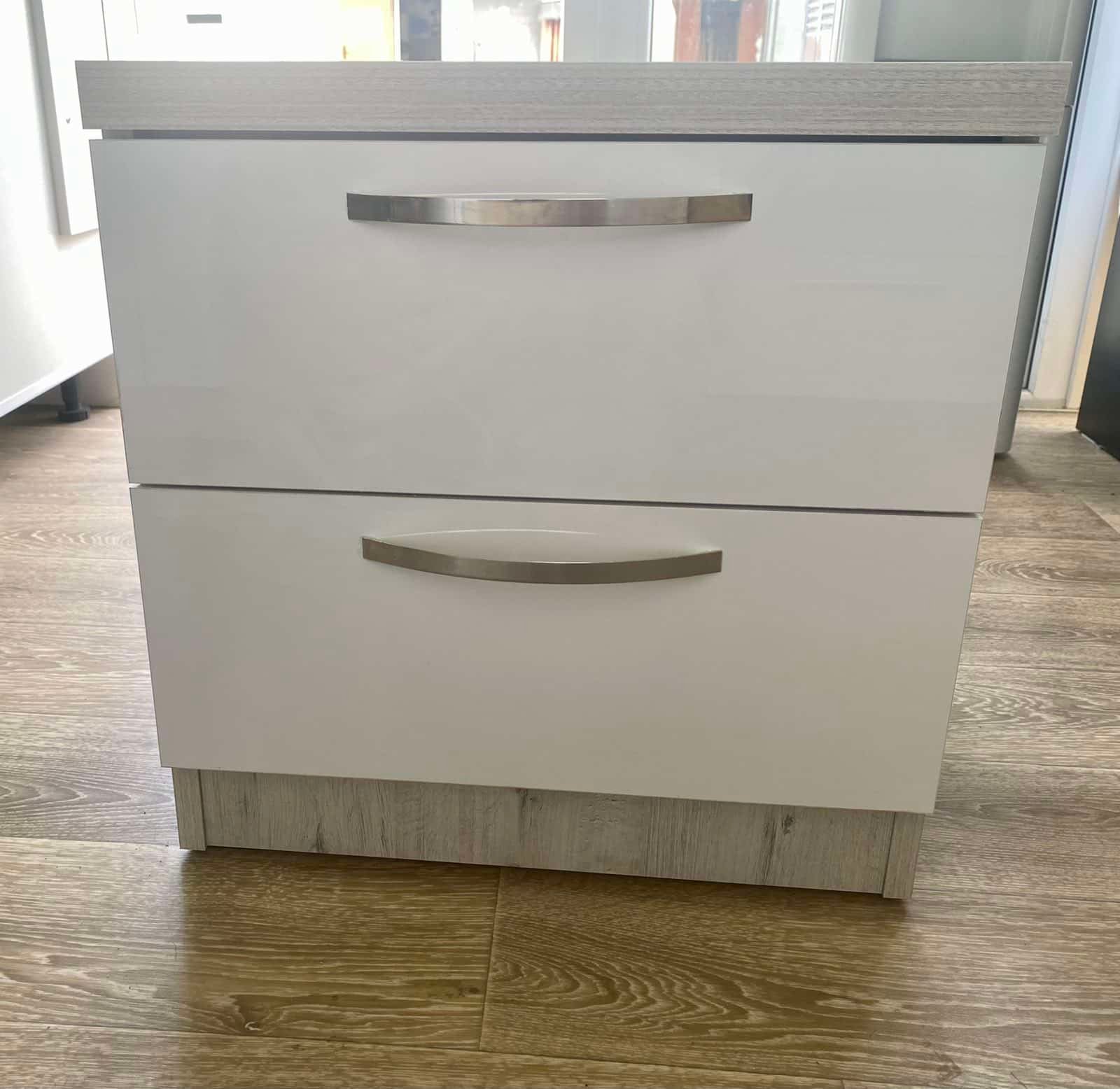 izobrazhenie_viber_2022-11-17_16-24-21-722.jpg Noptiera tumba TKpХ-50 (MDF luciu) - imagine 1